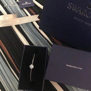 SWAROVSKI BRACELET BLUE CUSHION.